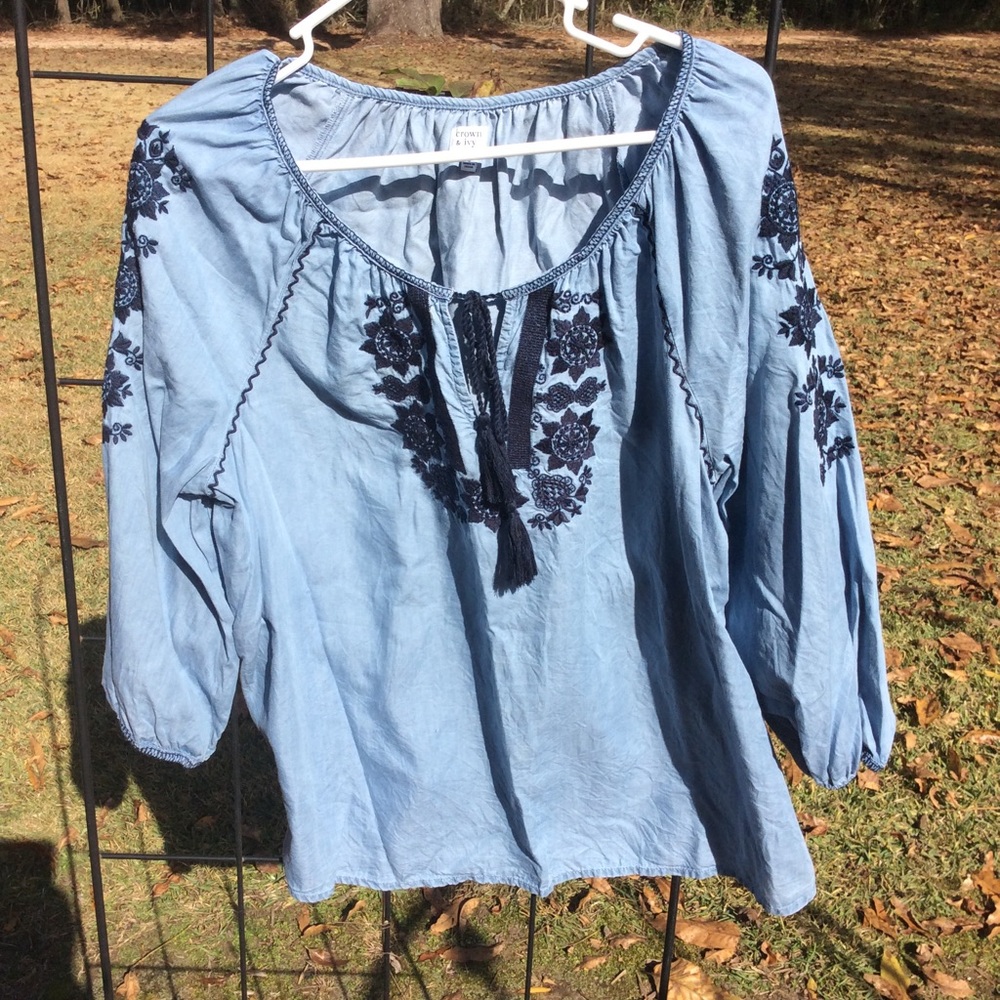 Crown & Ivy top Sz L